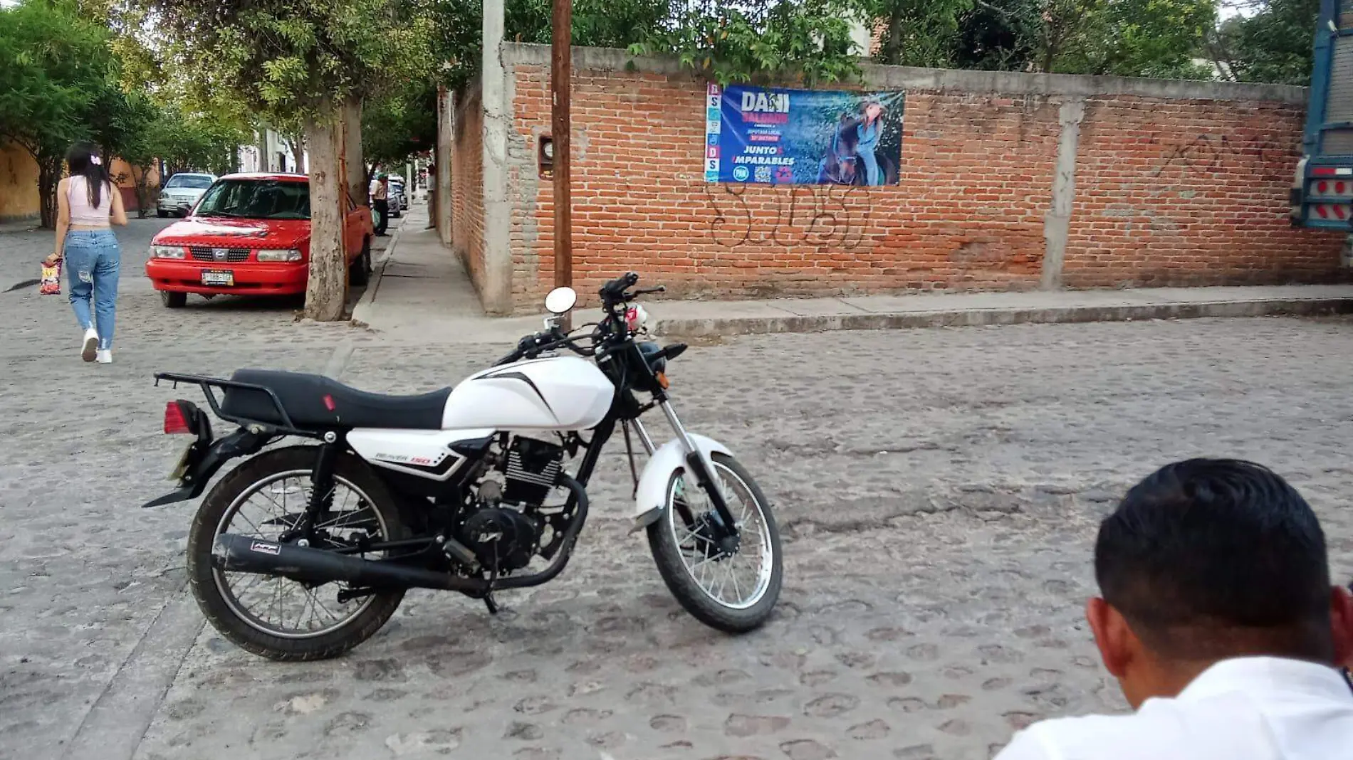 SJR POL EL HOMBRE IBA EN UNA